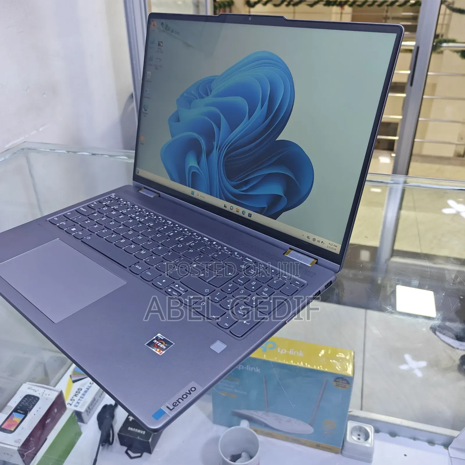 New Laptop Lenovo Yoga 700 16GB AMD Ryzen 7 SSD 512GB