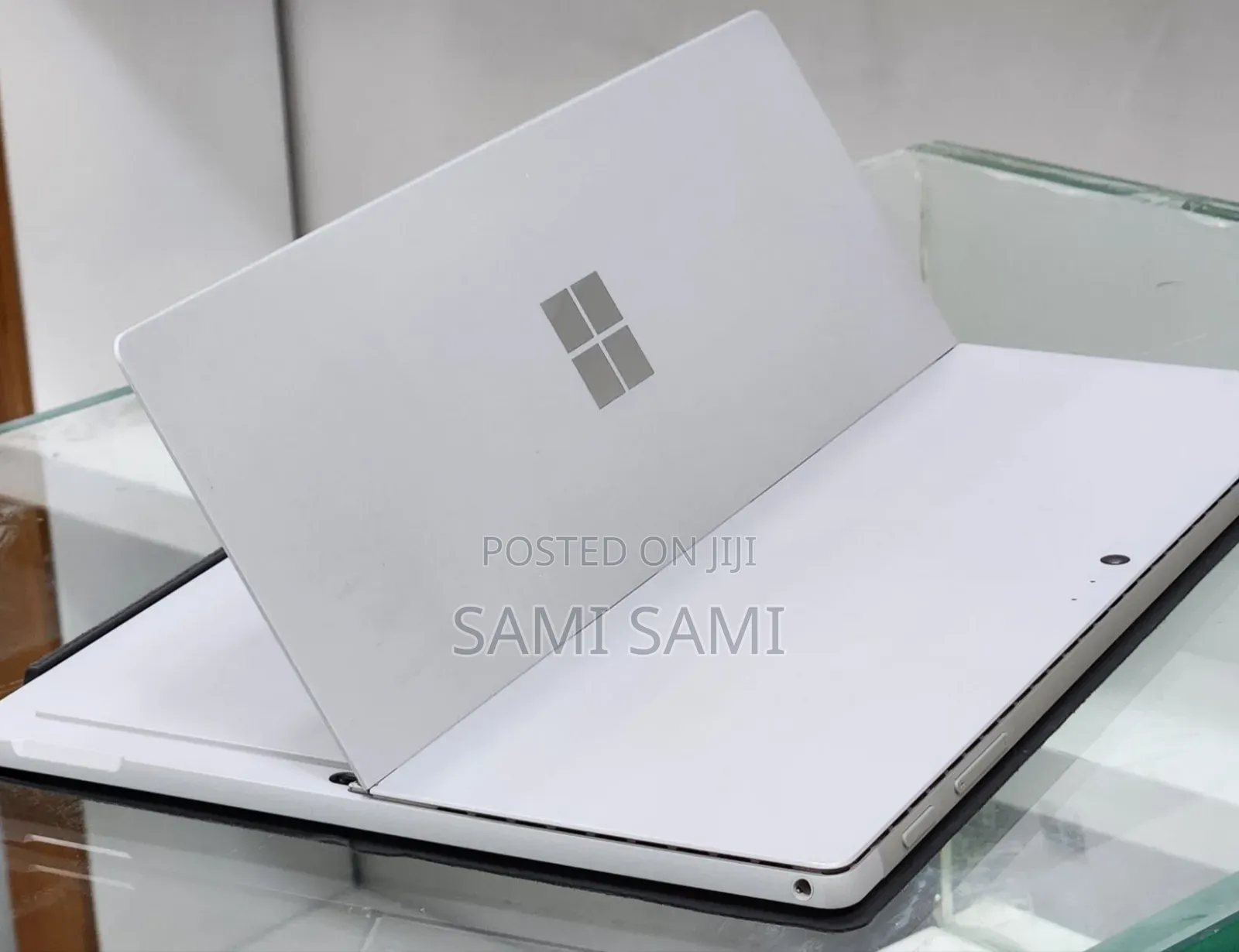 New Laptop Microsoft Surface 8GB Intel Core I7 SSD 256GB