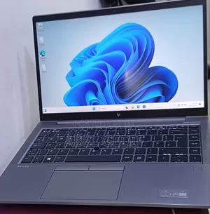 New Laptop HP ZBook Firefly G8 16GB Intel Core I7 SSD 512GB
