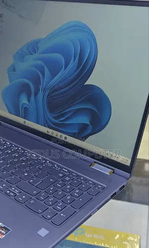 New Laptop Lenovo 16GB AMD Ryzen 7 SSD 512GB