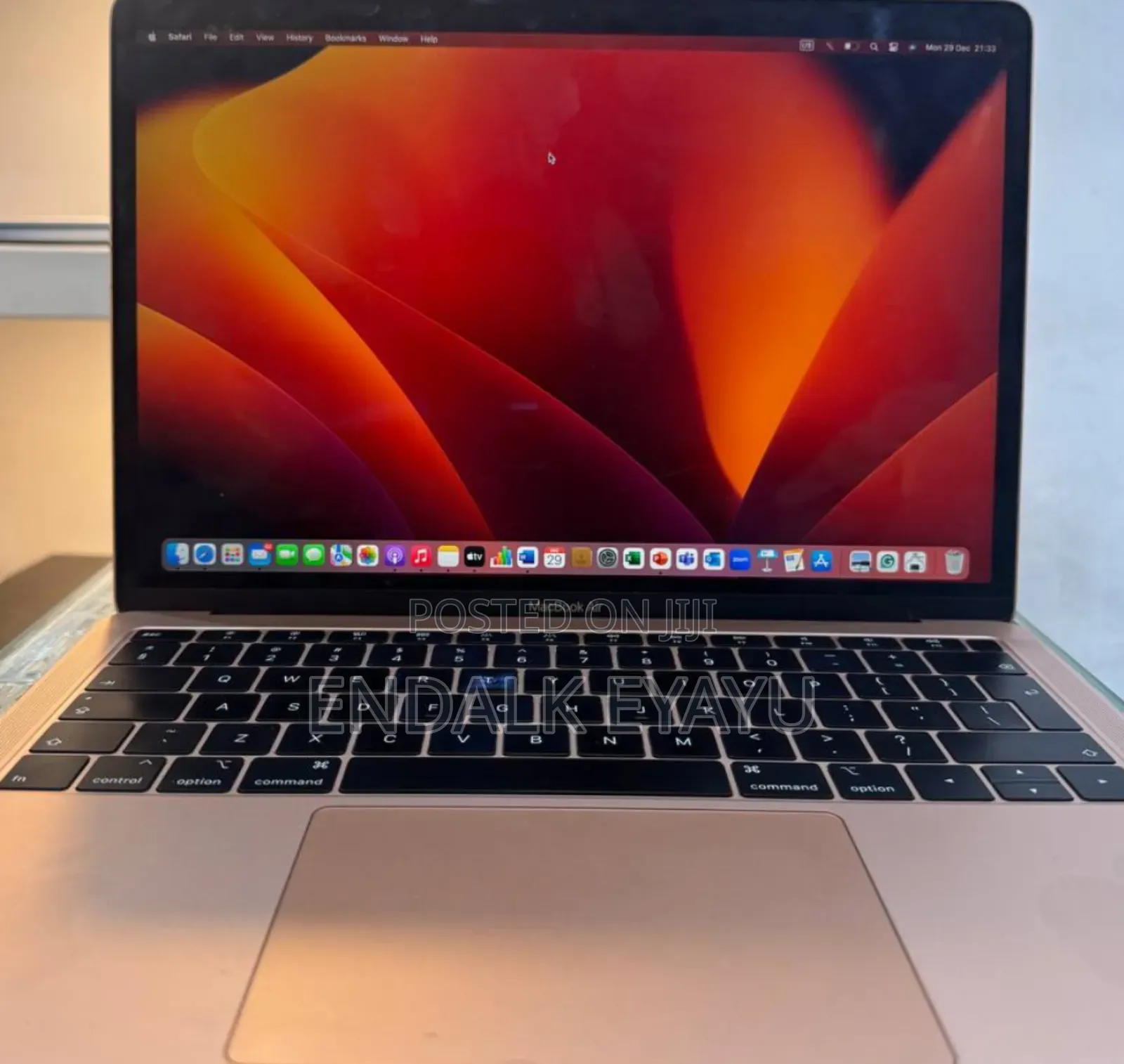 New Laptop Apple MacBook Pro 2019 8GB Intel Core I5 SSD 256GB
