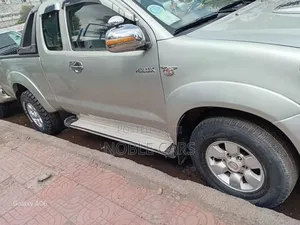 Toyota Hilux 2010 Silver