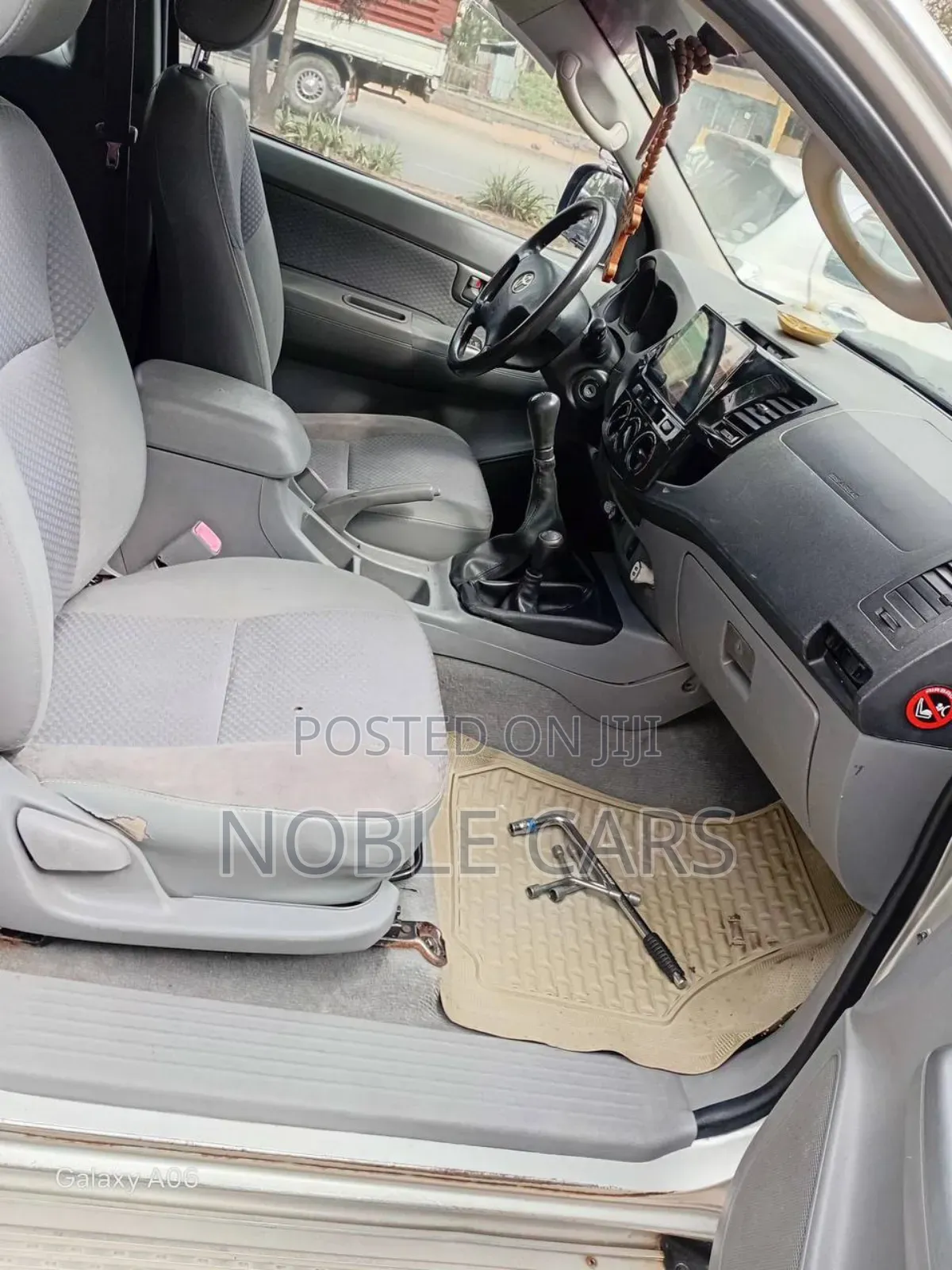 Toyota Hilux 2010 Silver