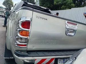 Toyota Hilux 2010 Silver
