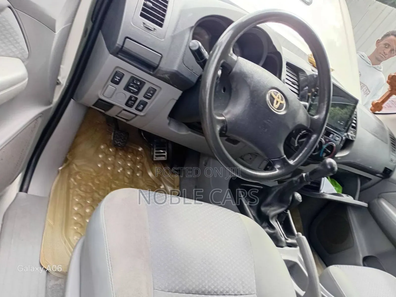 Toyota Hilux 2010 Silver