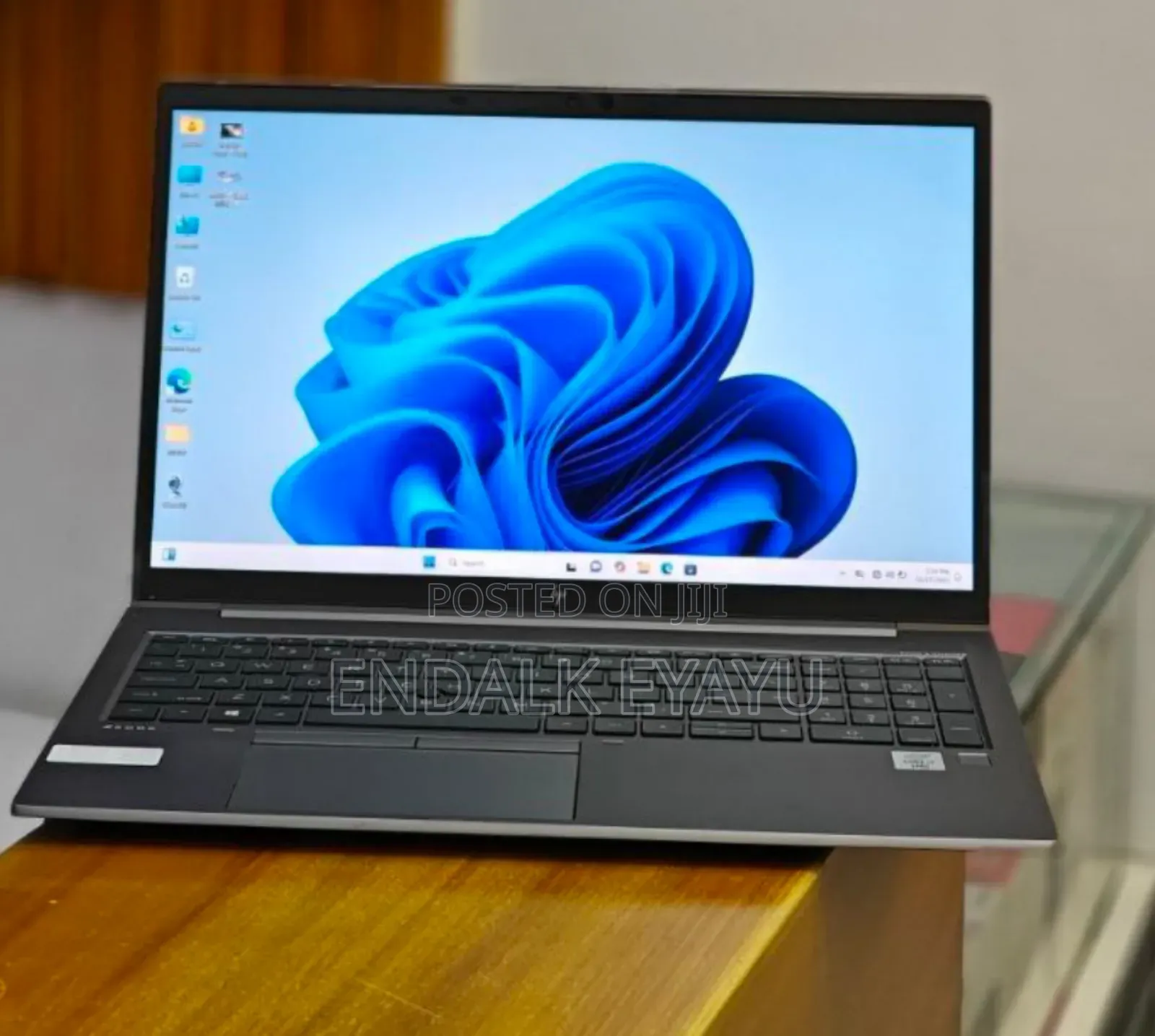 New Laptop HP ZBook Firefly 15 G7 32GB Intel Core I7 SSD 512GB