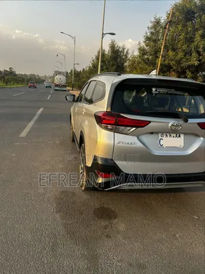 Toyota Rush 2021 Silver