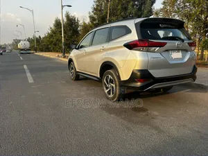 Toyota Rush 2021 Silver