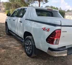 Toyota Hilux 2017 White
