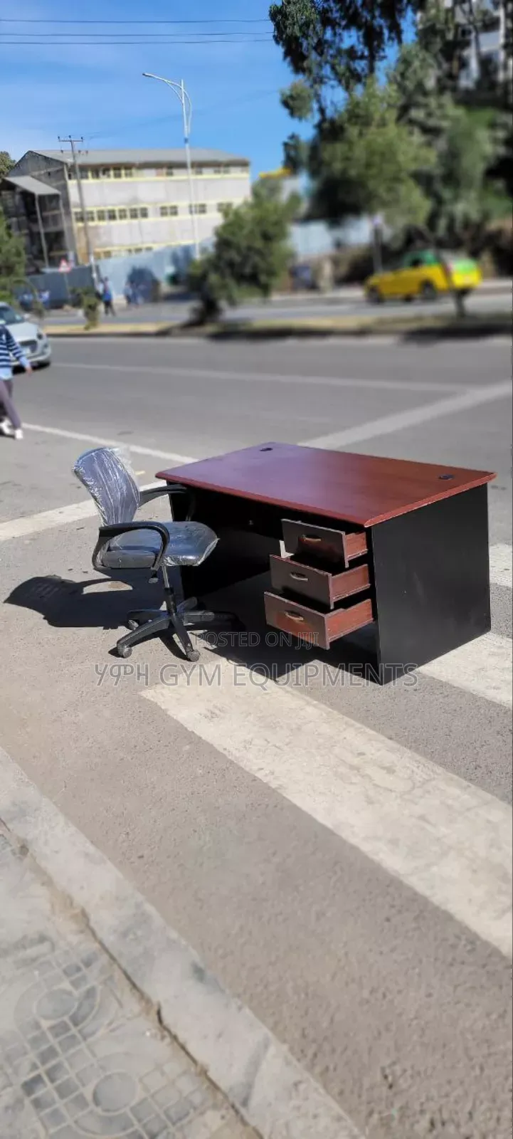 Executive Office Furniture Set - Desk, Chairs Side Table!