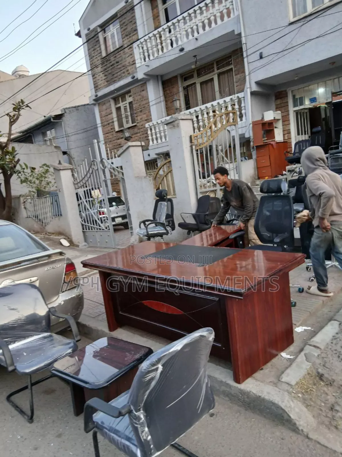 Executive Office Furniture Set - Desk, Chairs Side Table!