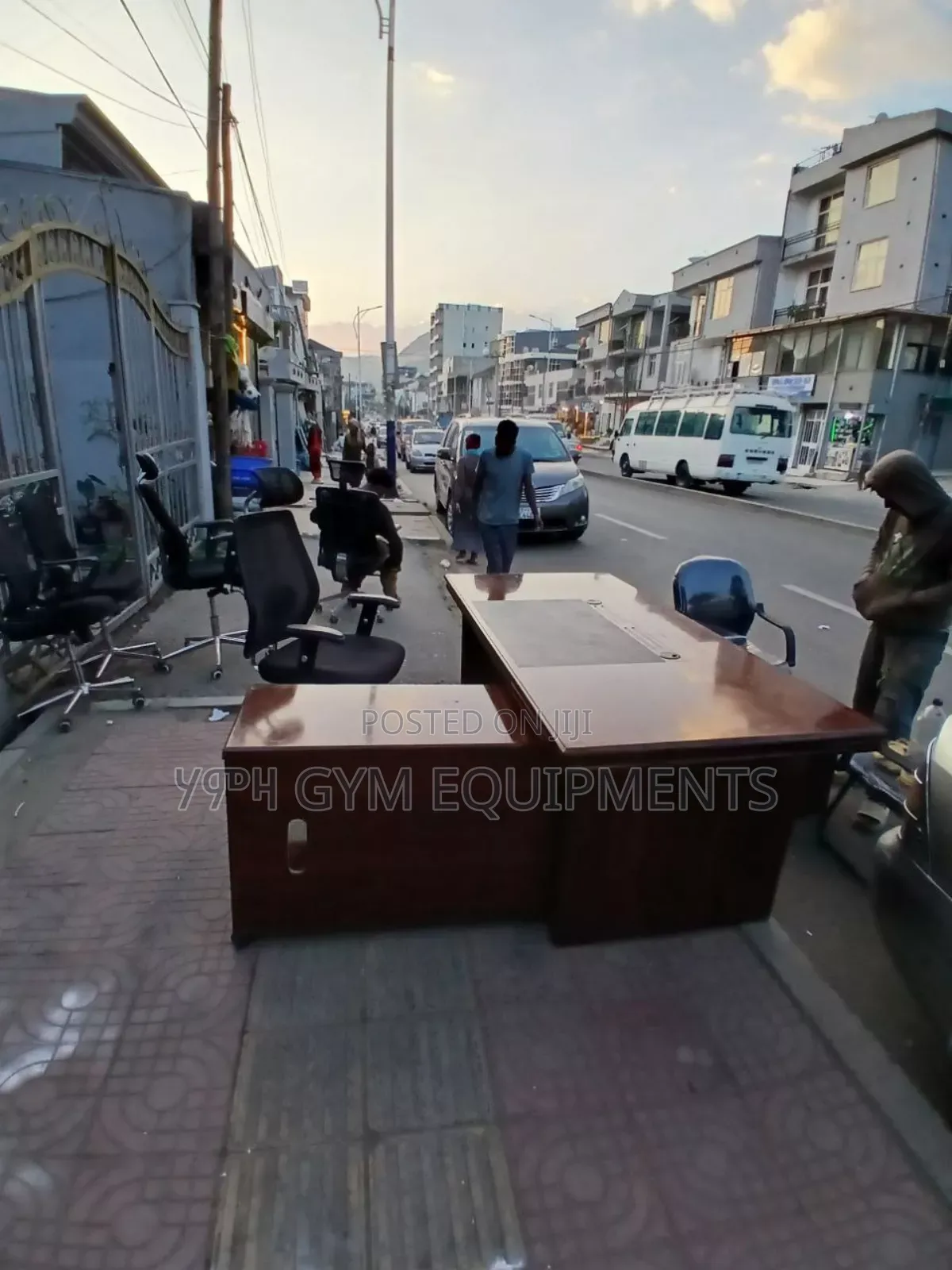 Executive Office Furniture Set - Desk, Chairs Side Table!