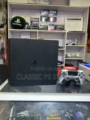 ፕሌስቴሽን 4 ስሊም 10 ጌም የ ተጨነበት