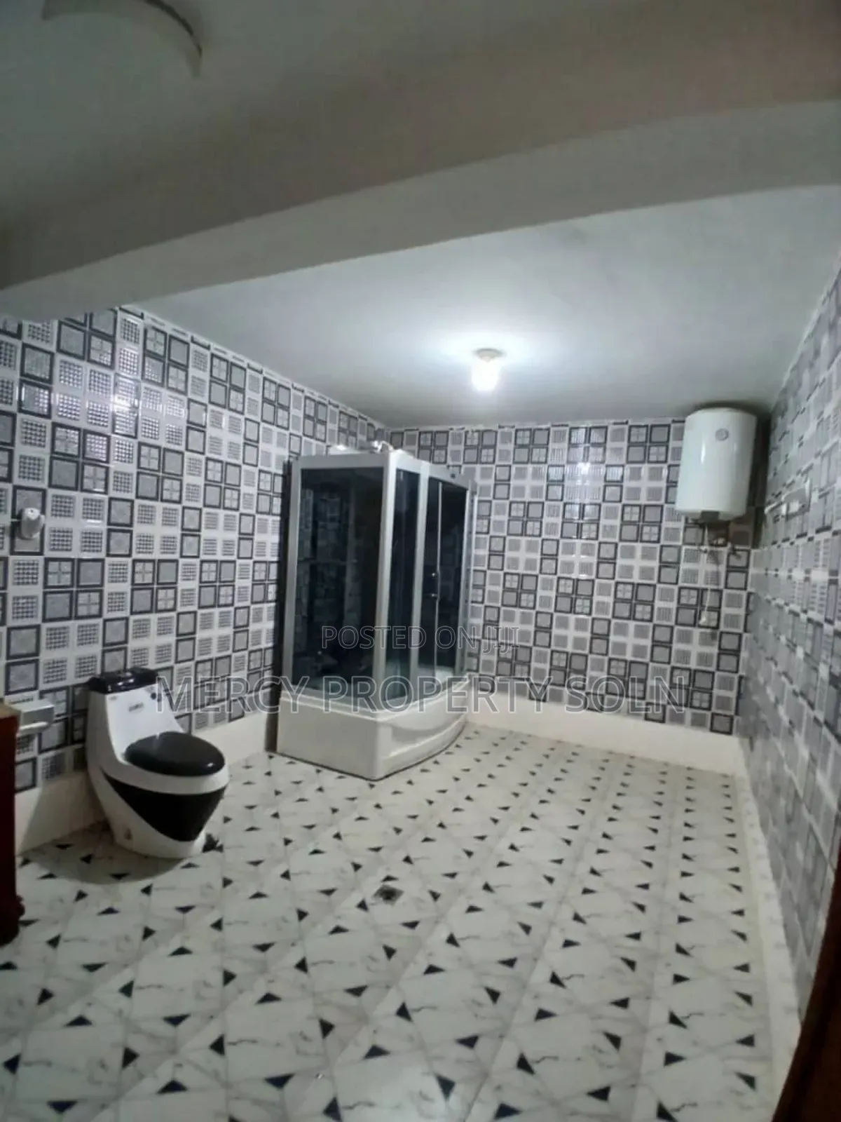 Furnished 8bdrm House in Bole for sale