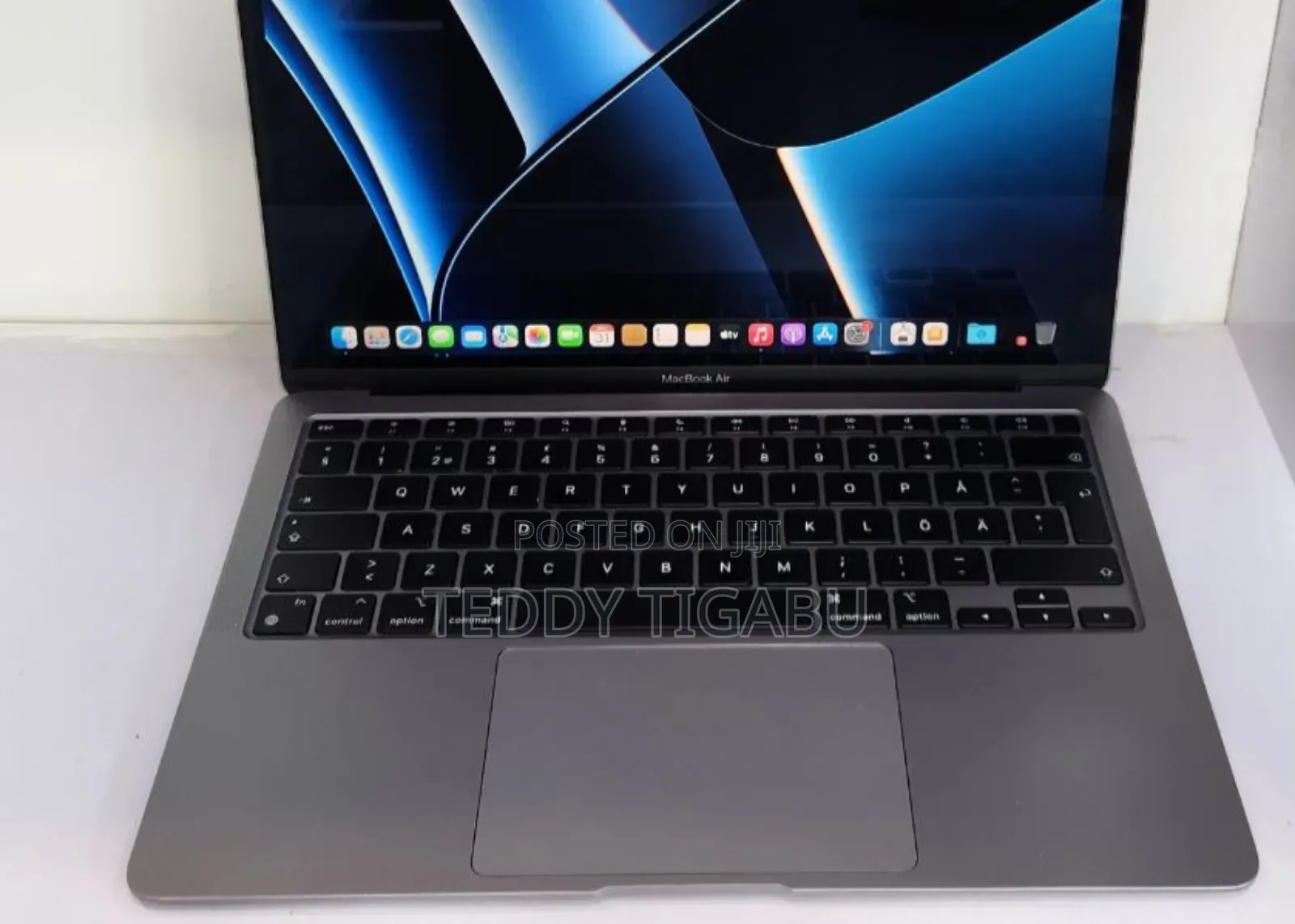 New Laptop Apple MacBook Air 2020 M1 16GB Apple M1 SSD 256GB