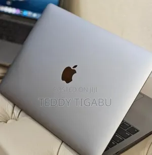 New Laptop Apple MacBook Pro 2019 16GB Intel Core I7 SSD 256GB