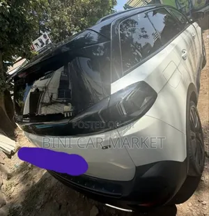 Peugeot 5008 2022 White