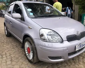 Toyota Vitz 2004 Silver