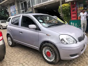 Toyota Vitz 2004 Silver