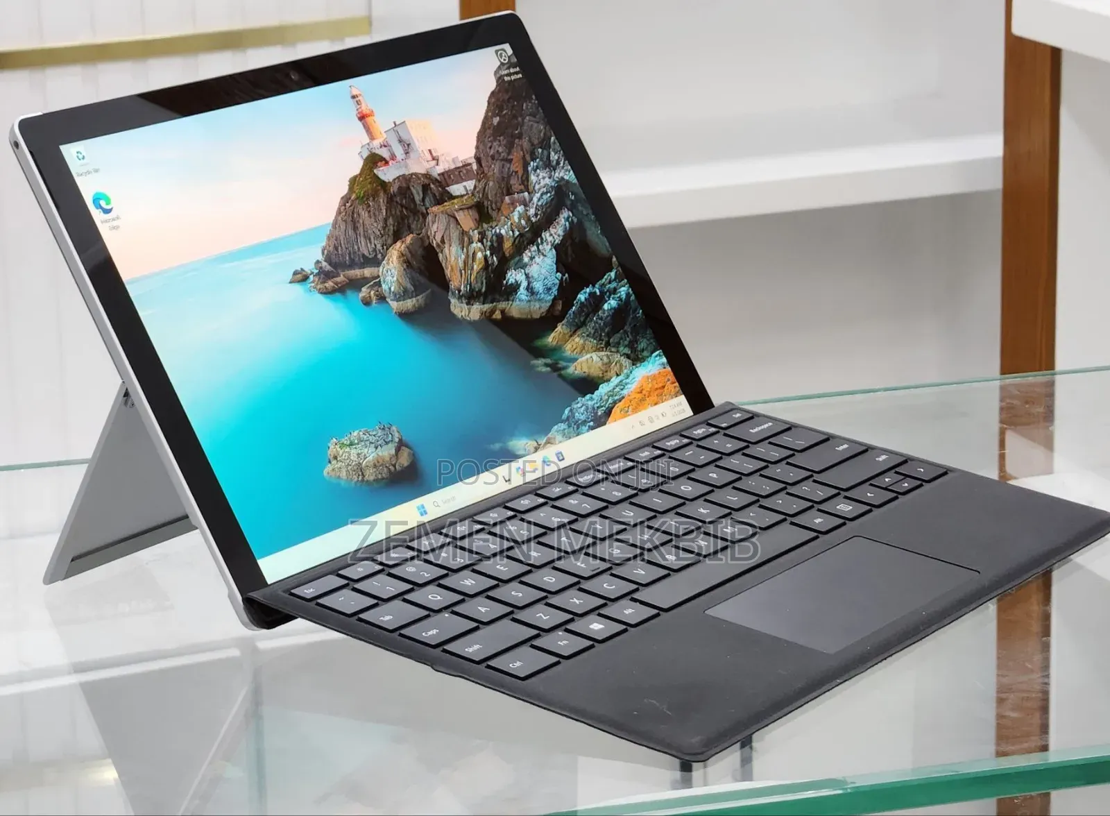 New Laptop Microsoft Surface 8GB Intel Core I7 SSD 256GB