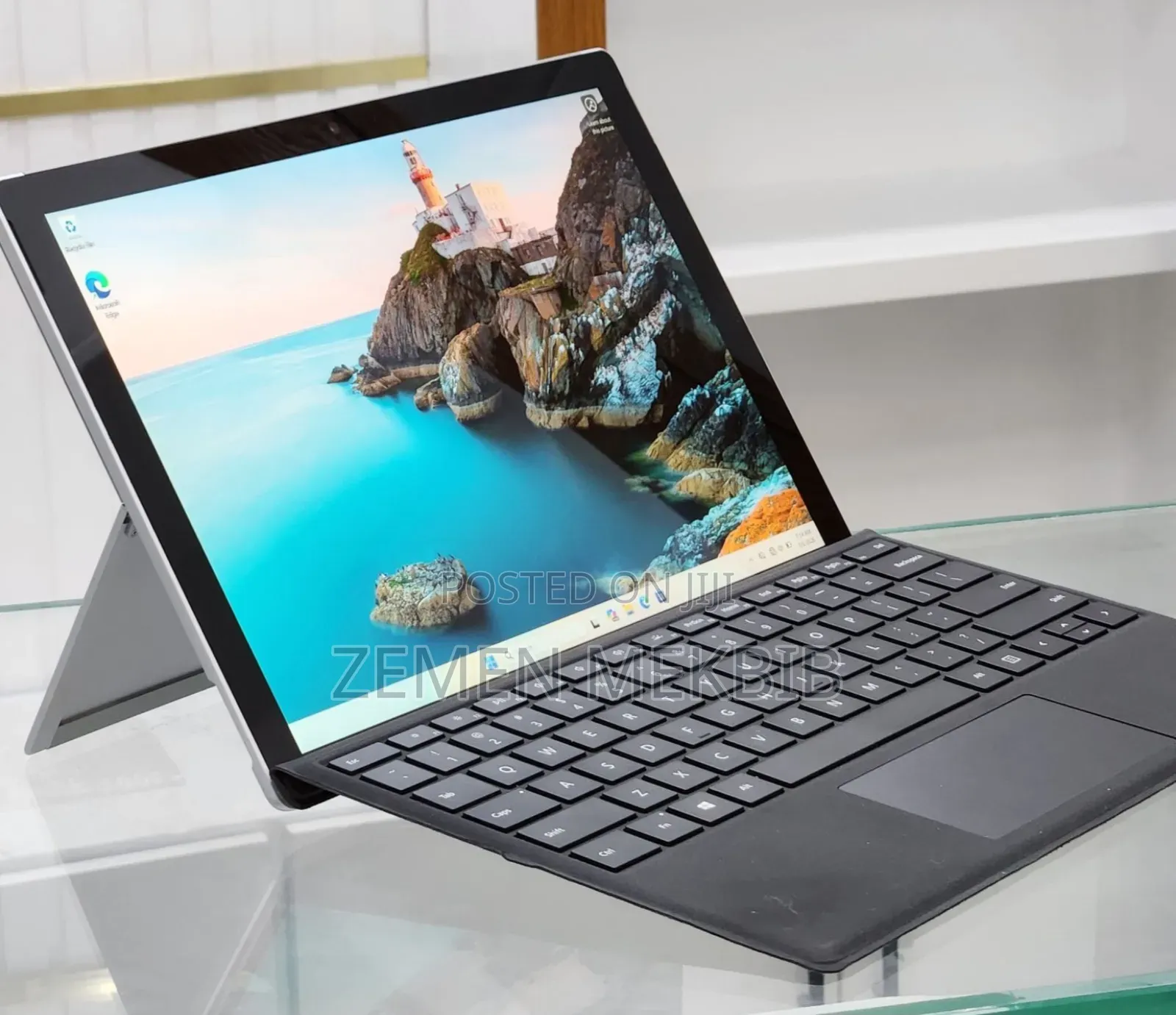 New Laptop Microsoft Surface 8GB Intel Core I7 SSD 256GB