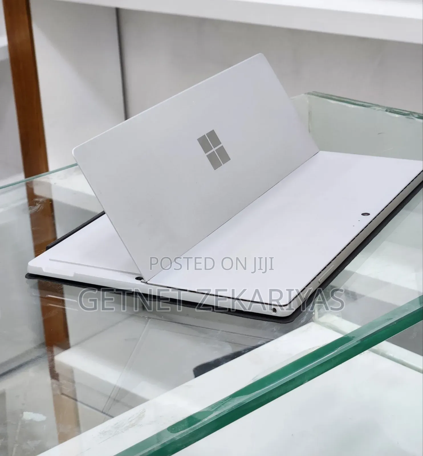 New Laptop Microsoft Surface 8GB Intel Core I7 SSD 256GB
