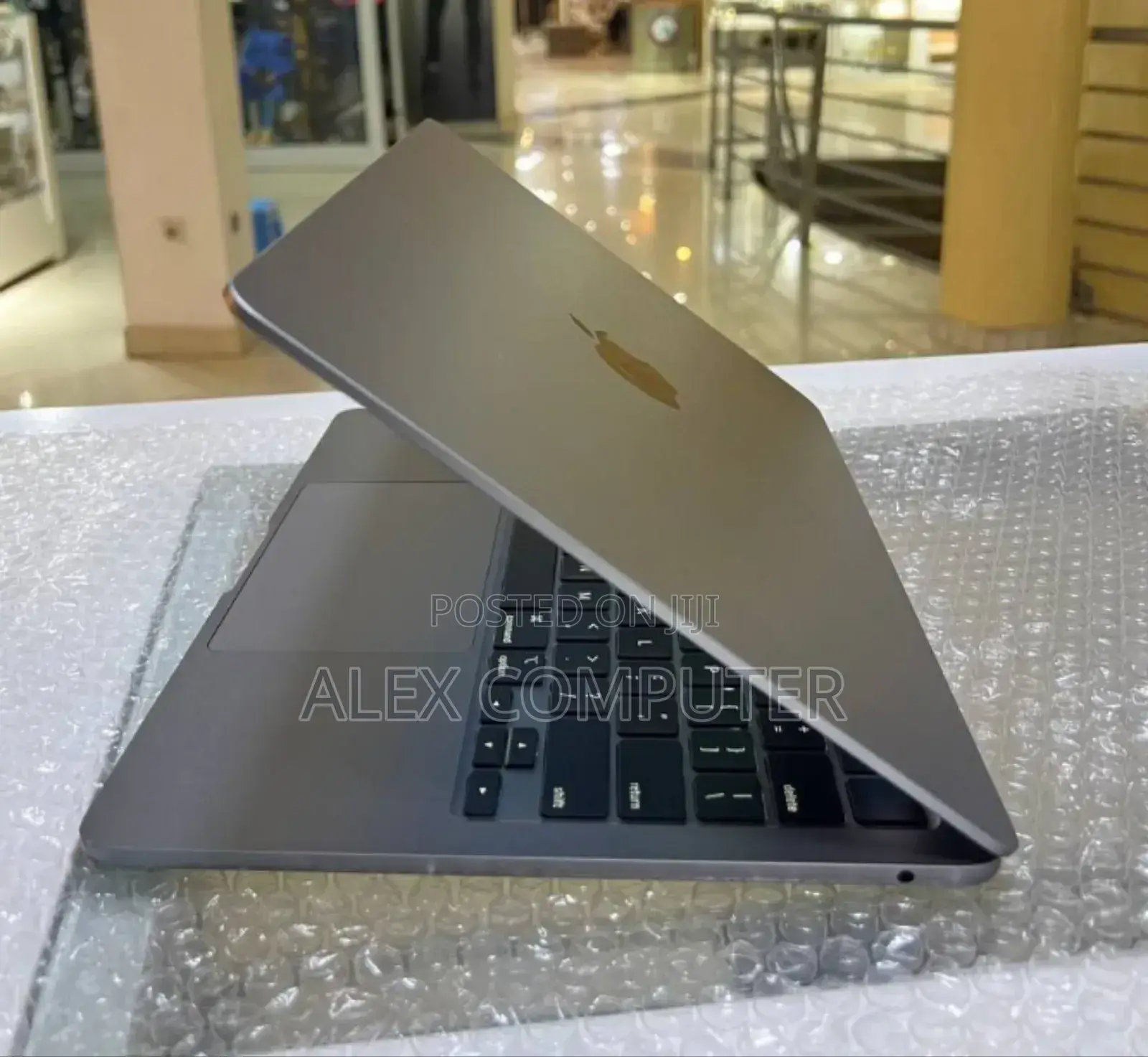 New Laptop Apple MacBook Air 2020 M1 8GB Apple M1 SSD 256GB