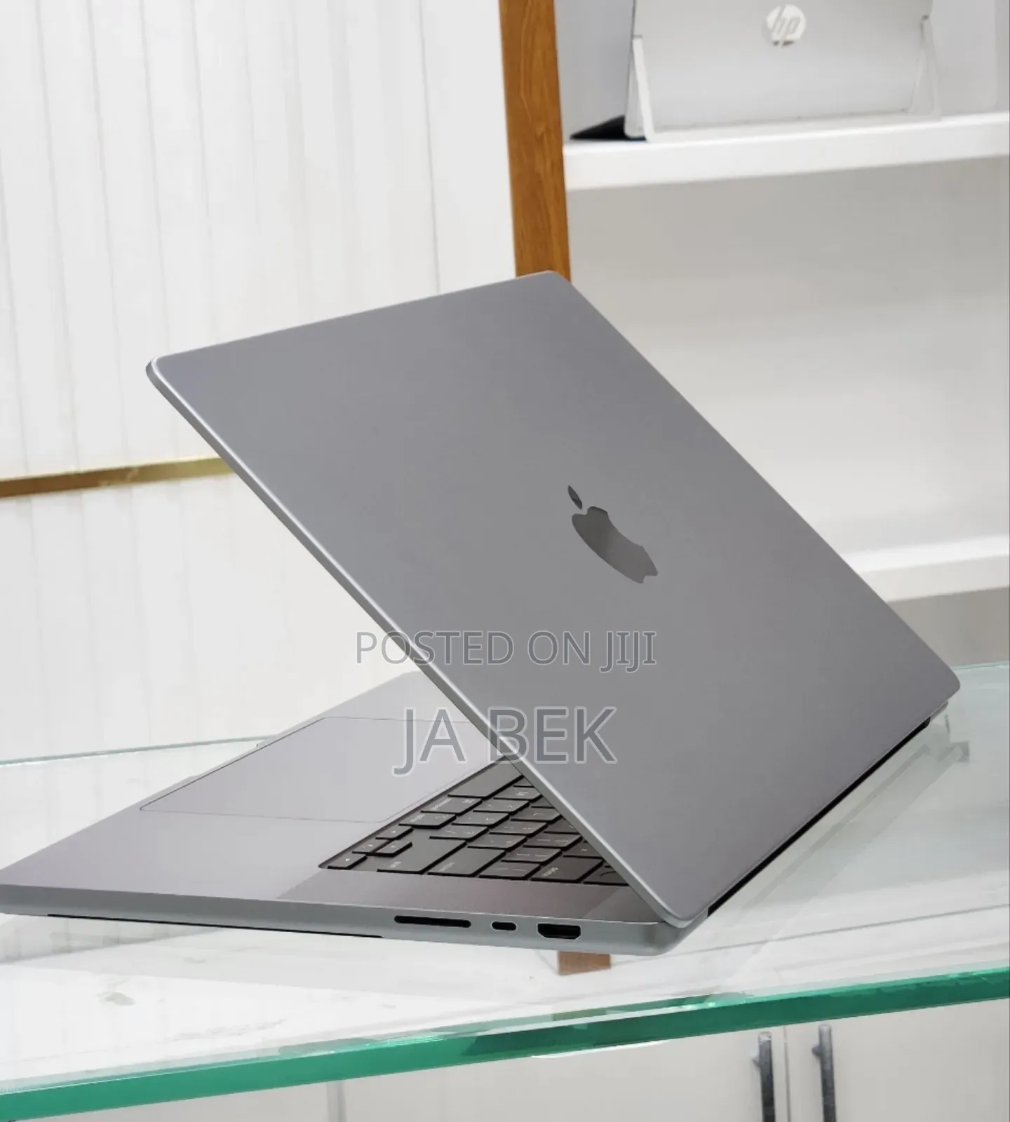 New Laptop Apple MacBook Pro M1 32GB Apple M1 Max SSD 512GB