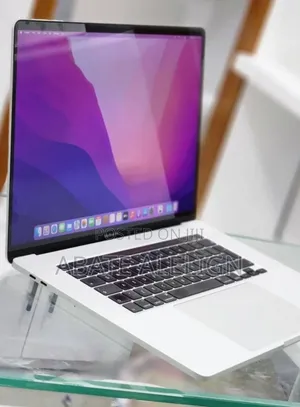 New Laptop Apple MacBook Pro 2017 16GB Intel Core I7 SSD 512GB