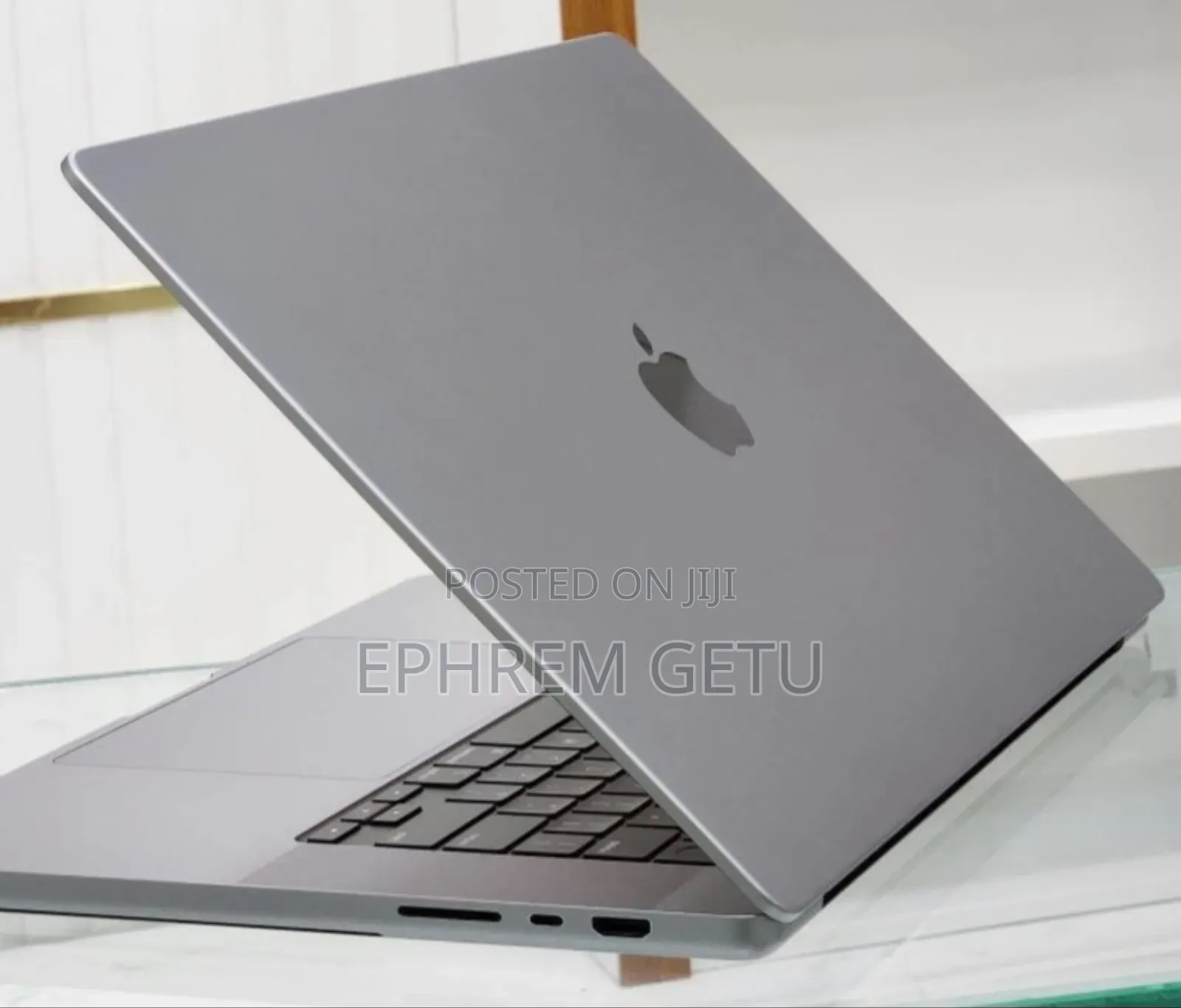 New Laptop Apple MacBook 32GB Apple M1 Max SSD 512GB