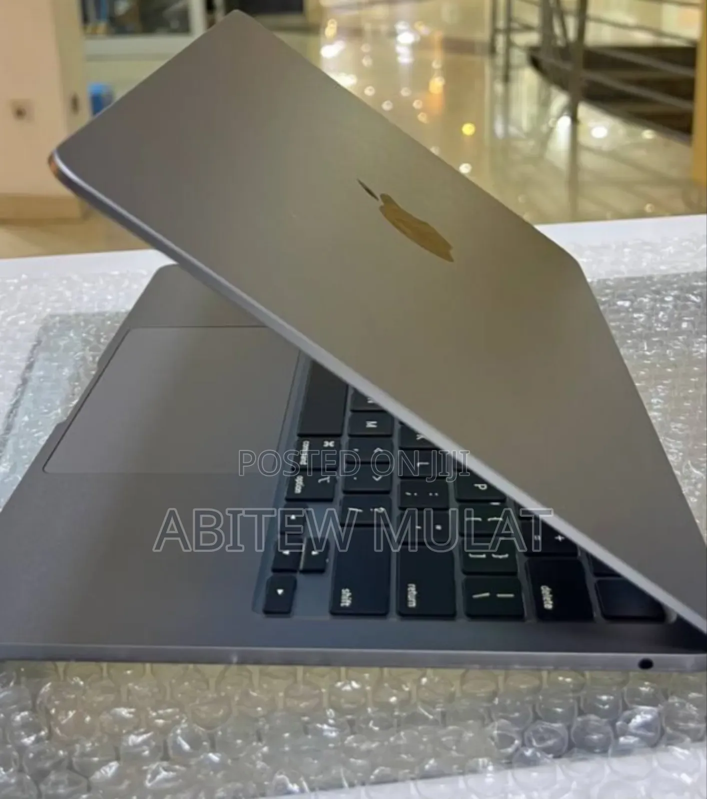 New Laptop Apple MacBook Air 2022 M2 8GB Apple M2 SSD 256GB