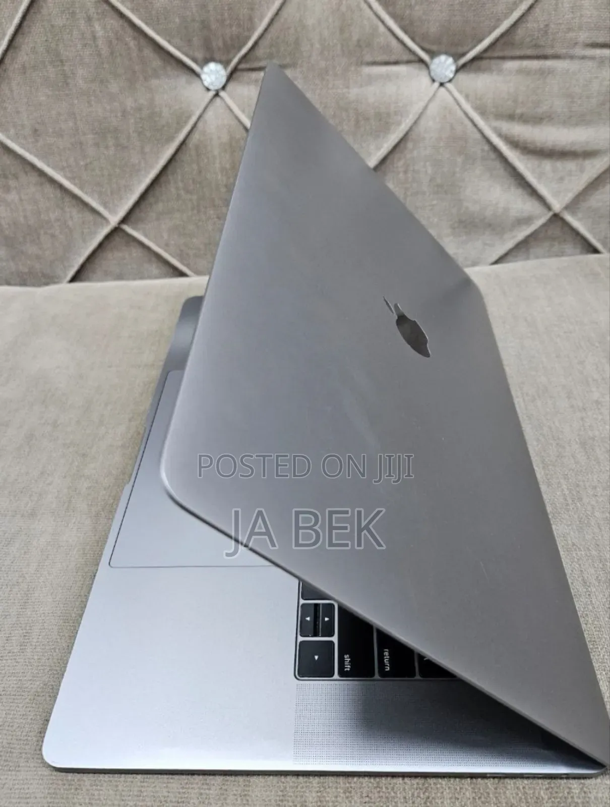 New Laptop Apple MacBook Pro 2019 16GB Intel Core I9 SSD 512GB