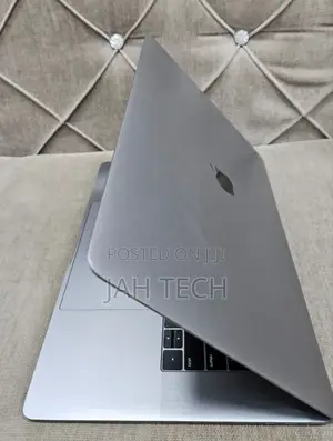 New Laptop Apple MacBook Pro 2019 16GB Intel Core I9 SSD 512GB