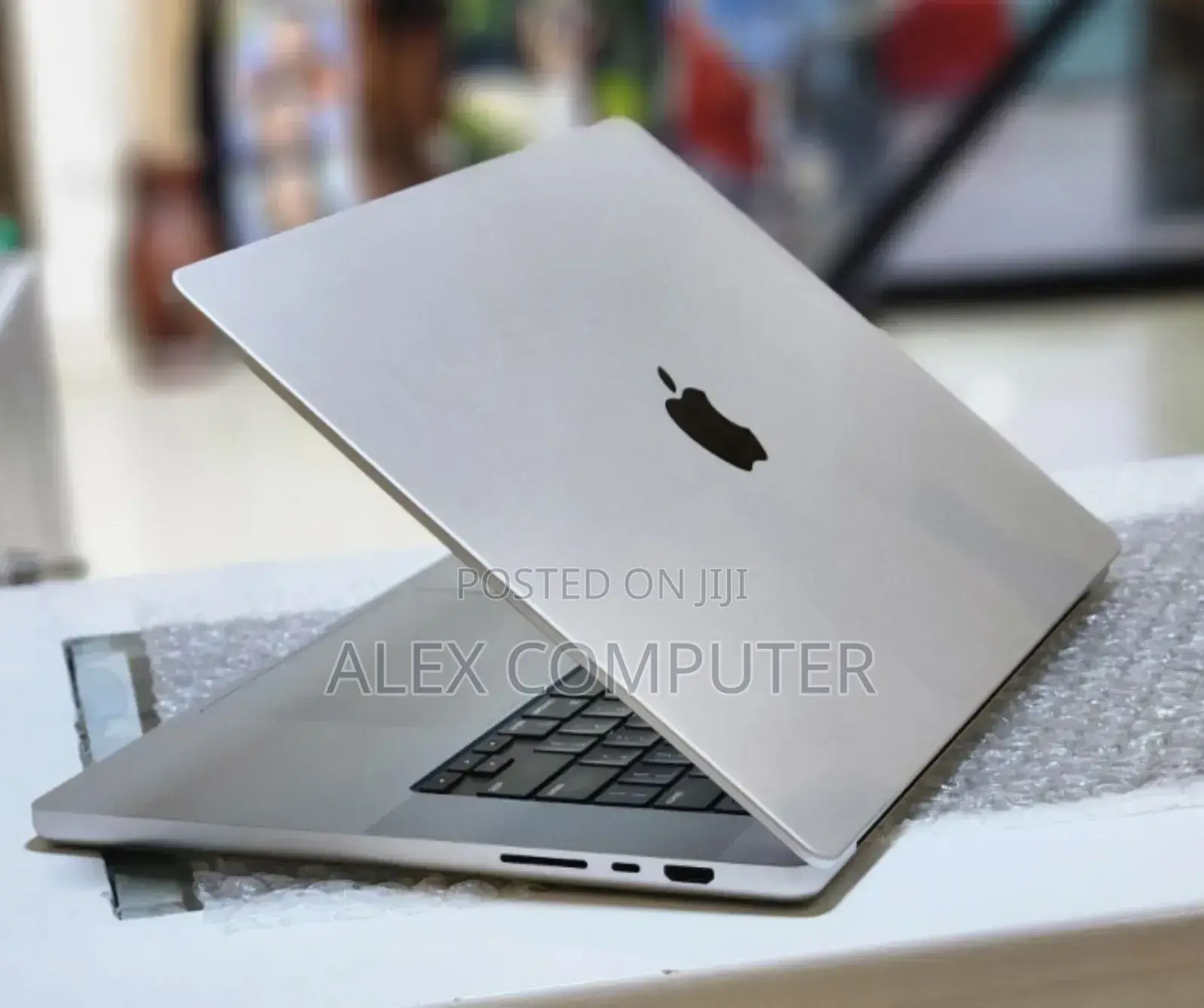 New Laptop Apple MacBook Pro M1 32GB Apple M1 Pro SSD 512GB