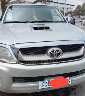 Toyota Hilux 2013 Silver