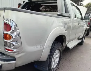 Toyota Hilux 2013 Silver