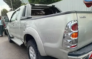 Toyota Hilux 2013 Silver