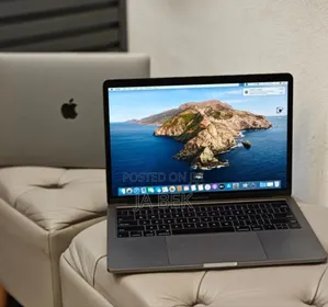 New Laptop Apple MacBook Pro 2019 16GB Intel Core I7 SSD 256GB