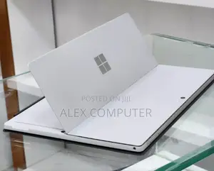 New Laptop Microsoft Surface 8GB Intel Core I7 SSD 256GB