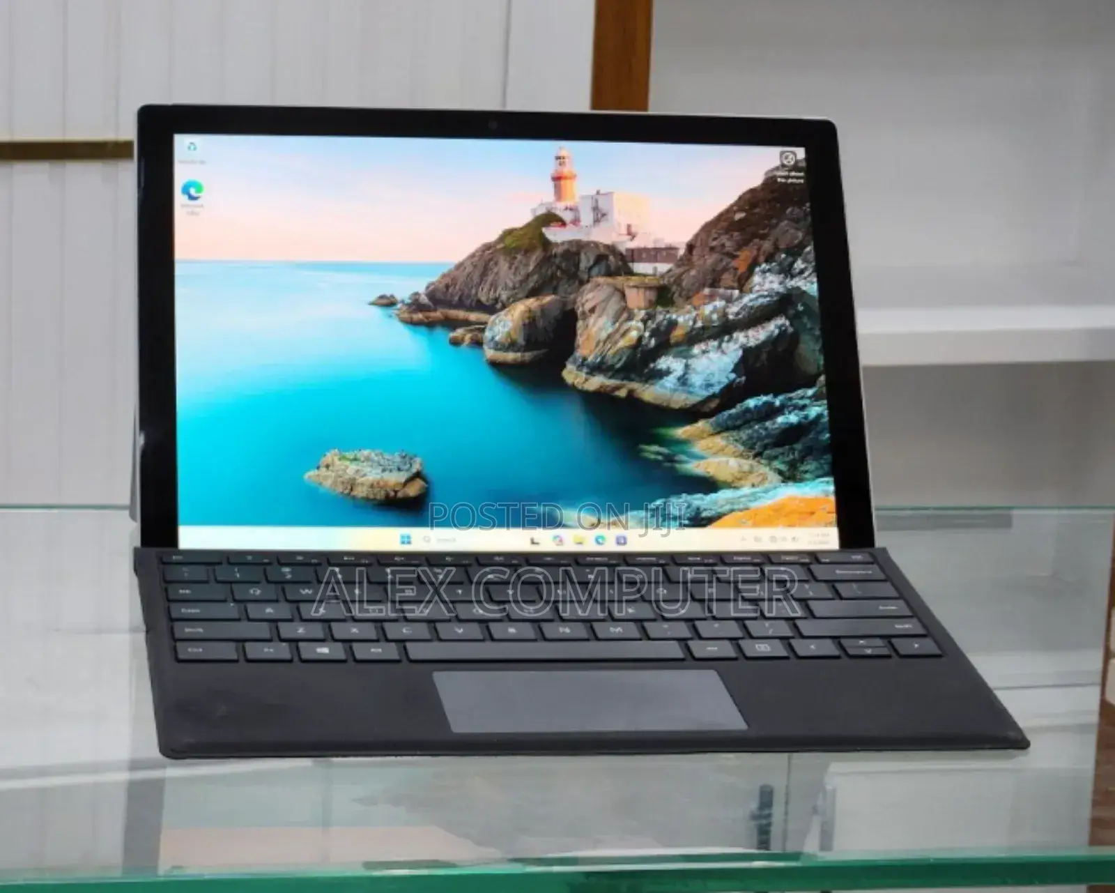New Laptop Microsoft Surface 8GB Intel Core I7 SSD 256GB