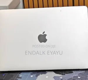 Photo - New Laptop Apple MacBook Pro 2022 M2 8GB Apple M2 SSD 256GB