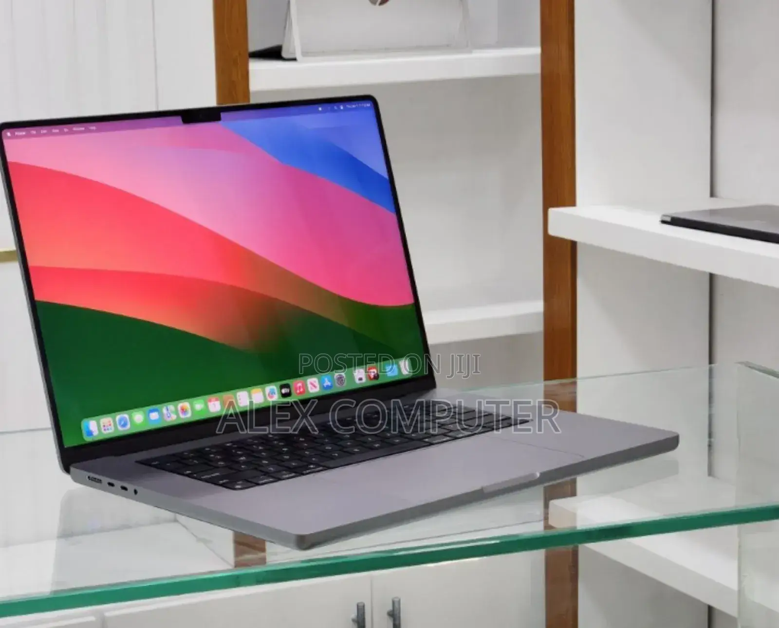 New Laptop Apple MacBook Pro M1 32GB Apple M1 Max SSD 16 GB