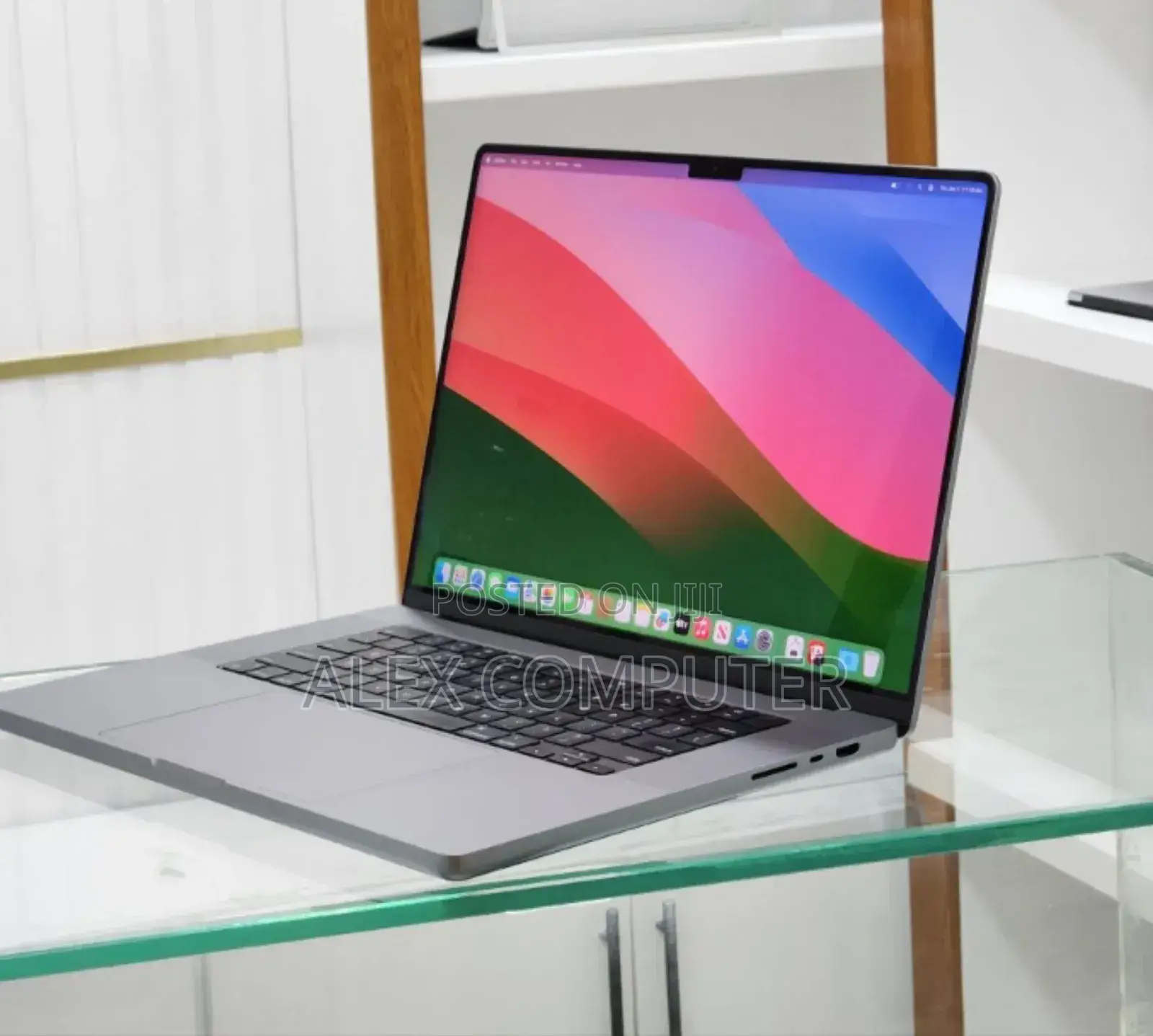 New Laptop Apple MacBook Pro M1 32GB Apple M1 Max SSD 16 GB