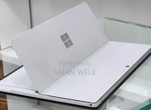 New Laptop Microsoft Surface 8GB Intel Core I7 SSD 256GB