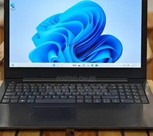 New Laptop Lenovo 4GB Intel Core I3 SSD 1T