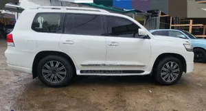 Toyota Land Cruiser 4.5 V8 TD STD 2011 White