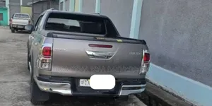 Toyota Hilux 2017 Gold