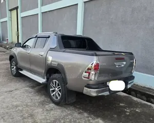 Toyota Hilux 2017 Gold