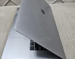 Photo - New Laptop Apple MacBook Pro 2019 16GB Intel Core I9 SSD 512GB