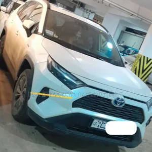 Toyota RAV4 Hybrid 2022 White